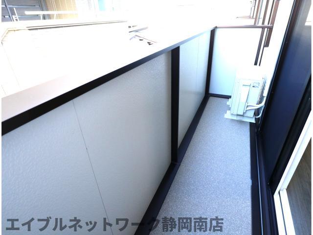 バルコニー　開放的で明るい空間を演出してくれるバルコニーです