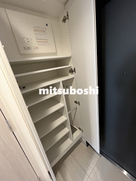 玄関　同間取り別階写真です