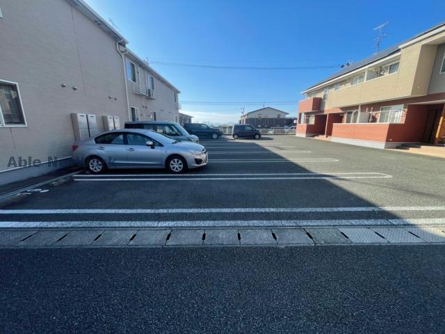 駐車場　駐車場