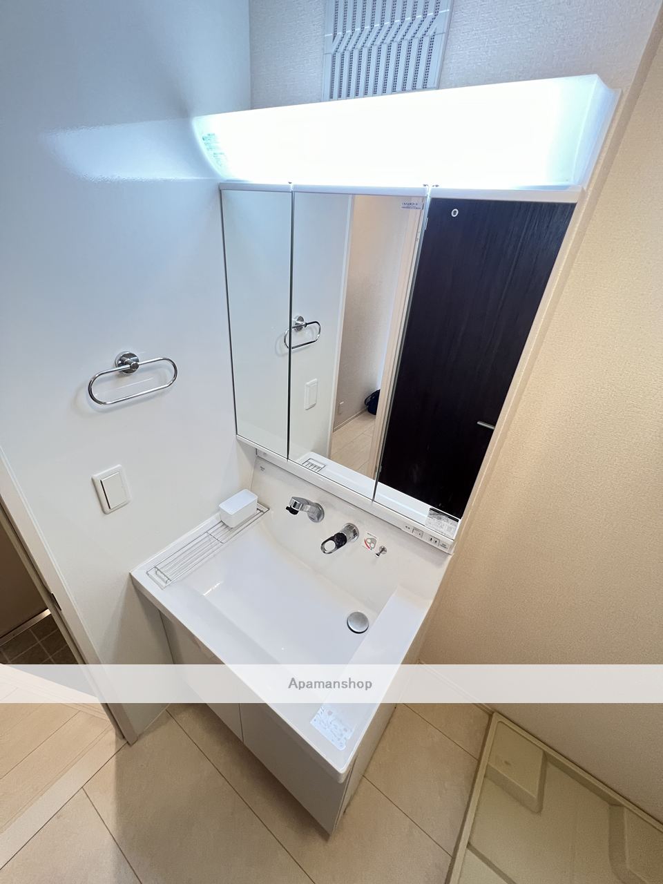 洗面設備　＊同物件、別部屋になります。