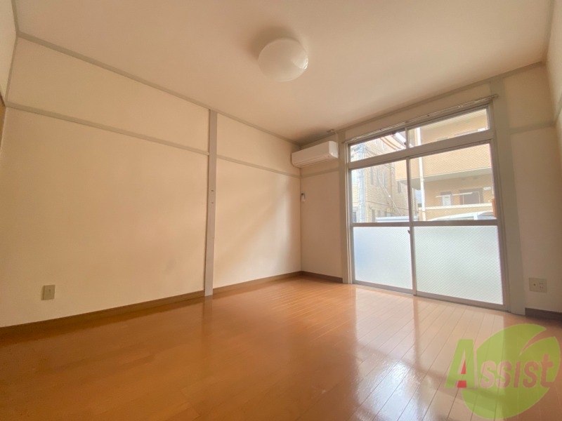 その他部屋・スペース　洋室を別角度から撮影しました。ベッドを置けますね。