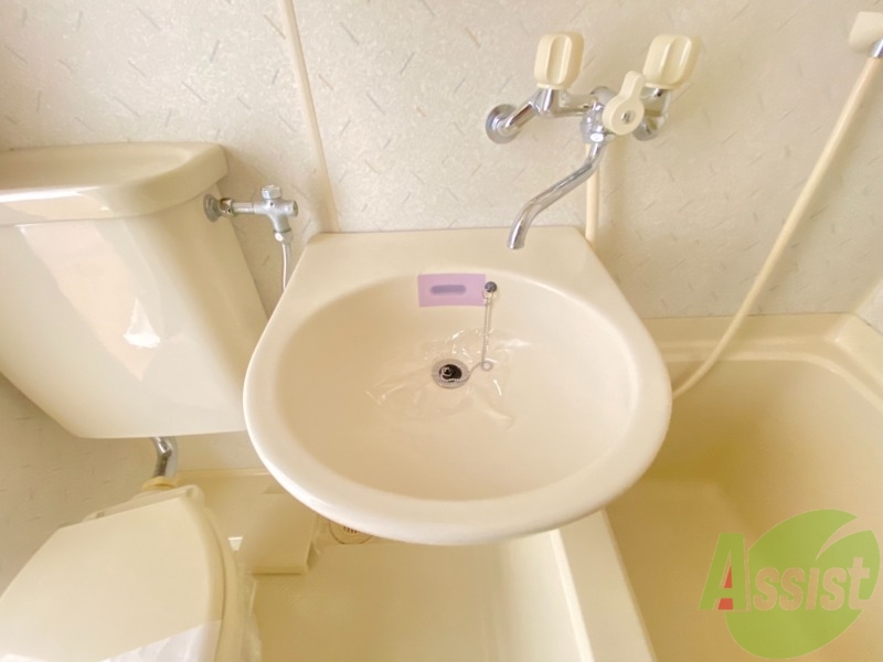 洗面設備　お風呂の洗い場です。清潔感にあふれています。