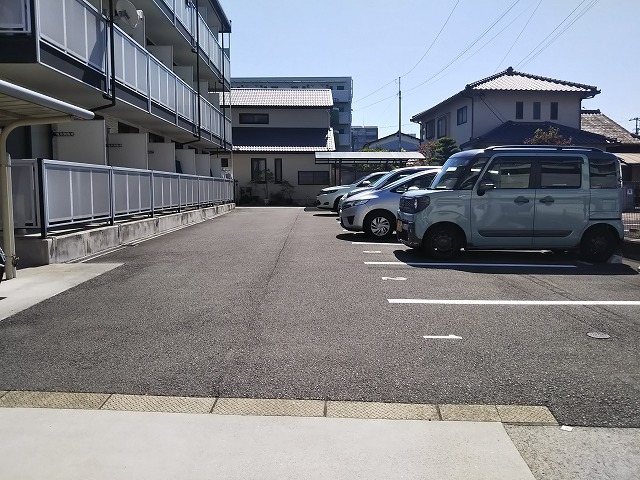 駐車場　ロビー
