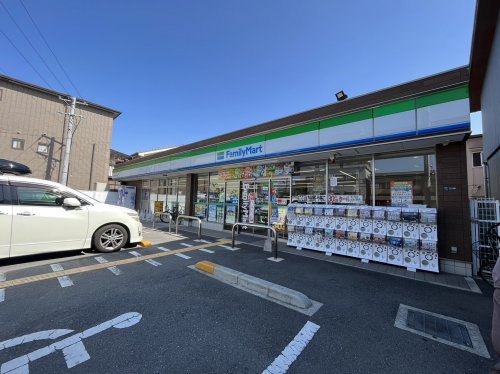 コンビニ　ファミリーマート 江坂町二丁目店（コンビニ）まで401m