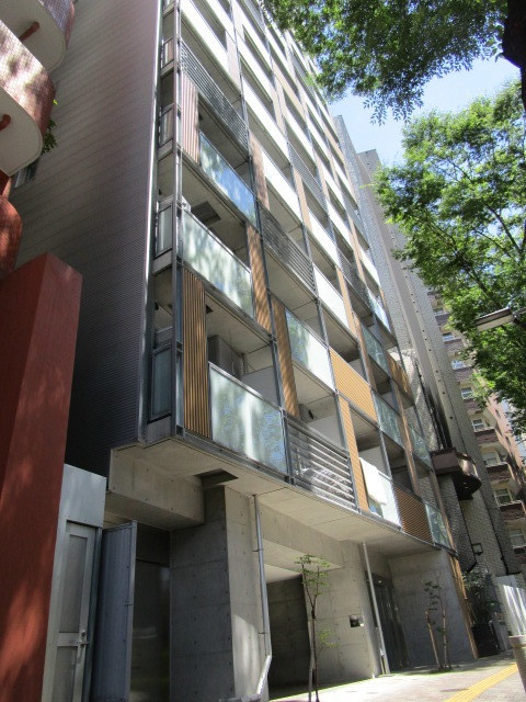 新宿区西新宿のマンションの建物外観