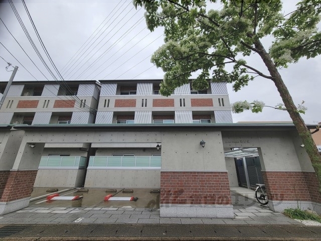 京都市西京区桂西滝川町のマンションの建物外観