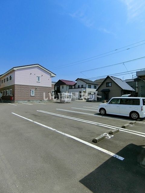 【ベルクール石川　２号館の駐車場】