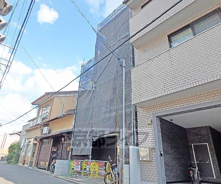 【京都市上京区妙顕寺前町のマンションの建物外観】