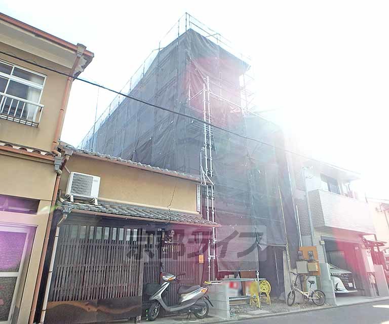 【京都市上京区妙顕寺前町のマンションの建物外観】