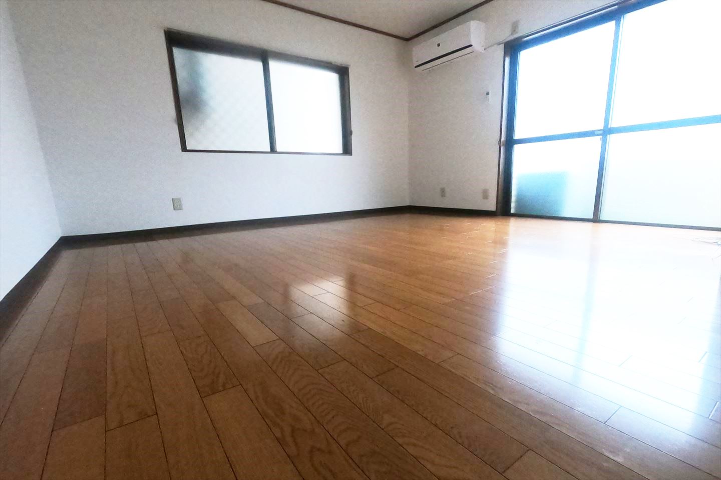 その他部屋・スペース　洋室11帖二面採光です