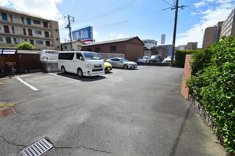 【ミントハウスの駐車場】