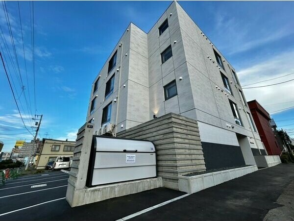 札幌市豊平区月寒西二条のマンションの建物外観