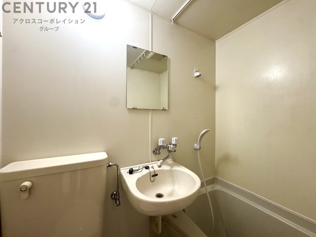 洗面設備　コンパクトな洗面台！