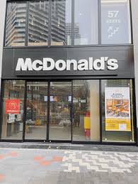 飲食店　マクドナルド勝どき駅前店（飲食店）まで149m