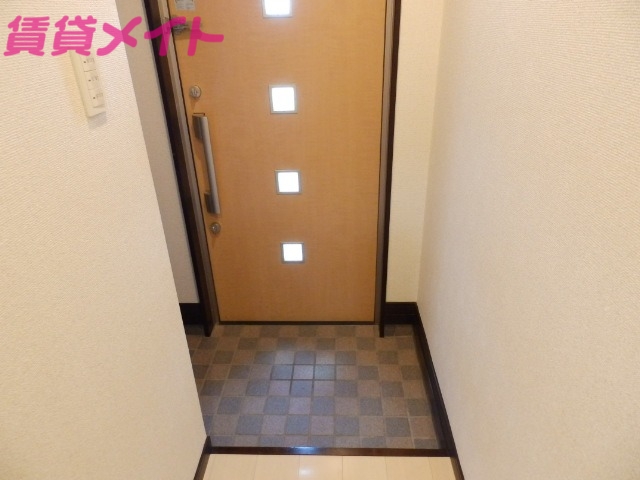 玄関　別部屋同タイプ