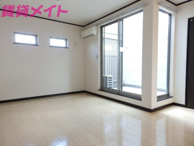 居室・リビング　別部屋同タイプ