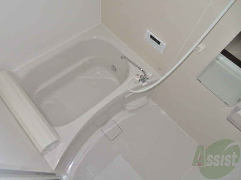 バス・シャワールーム　清潔感のある浴室ですね。機能性も使い勝手も良さそうです。