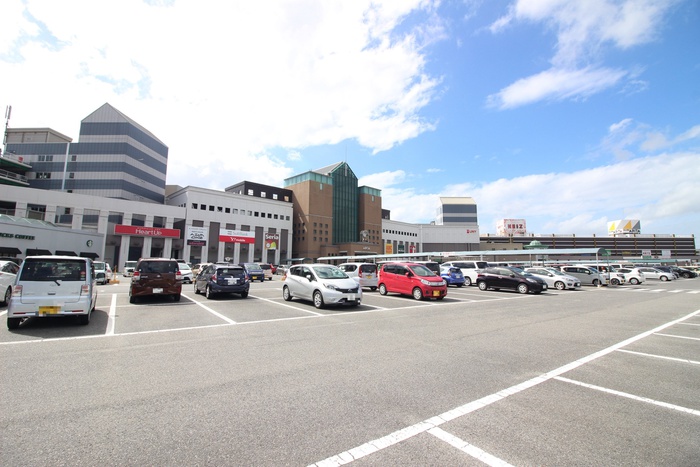 ショッピングセンター　ギャラリエアピタ知立店（ショッピングセンター）まで573m