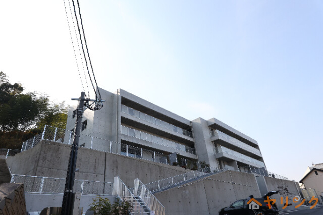 【名古屋市緑区大高町のマンションの建物外観】