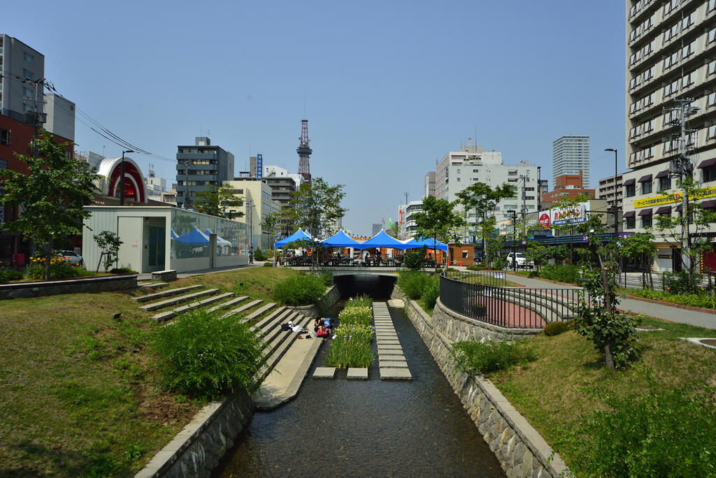 【札幌市中央区南五条東のマンションの公園】