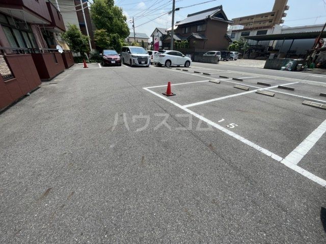 【名古屋市港区七反野のマンションの駐車場】