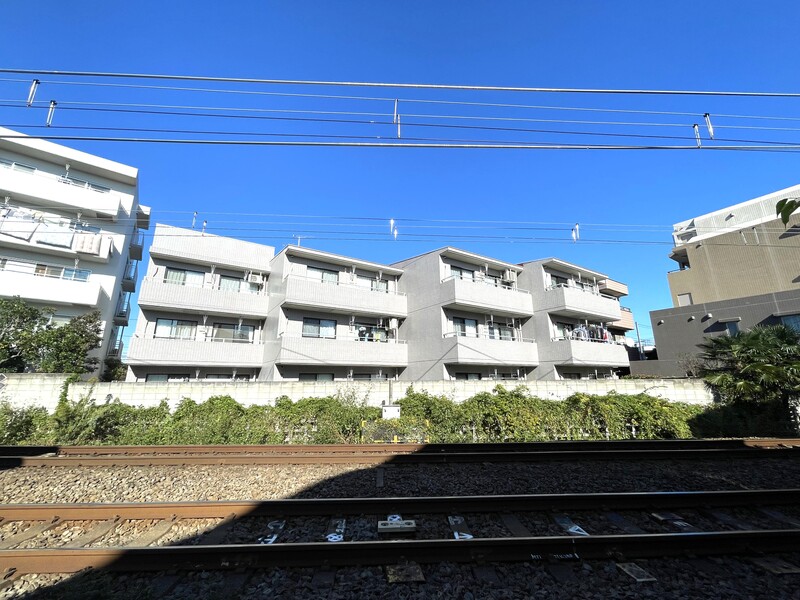 【川崎市多摩区菅のマンションの建物外観】