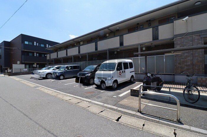 【エミネンス上本郷の駐車場】