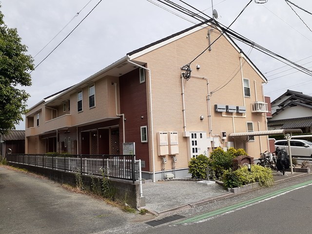 小郡市寺福童のアパートの建物外観