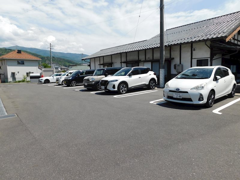 【松本市平田東のアパートの駐車場】