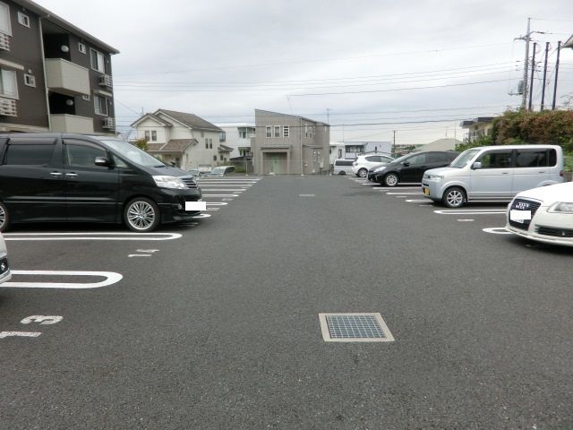 【市原市山田橋のアパートの駐車場】