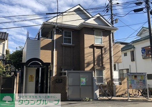 新宿区西早稲田のアパートの建物外観