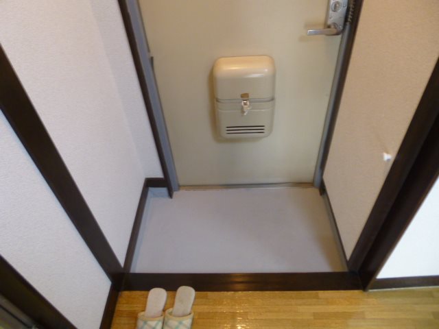 玄関　同タイプ別の部屋の写真です