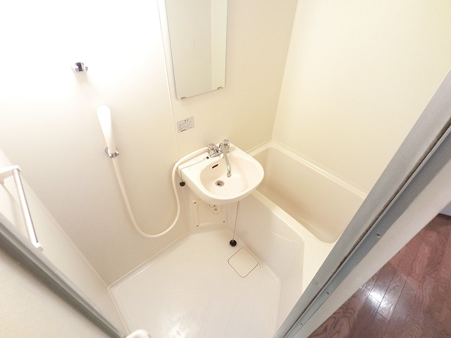 バス・シャワールーム　室内は現状を優先します