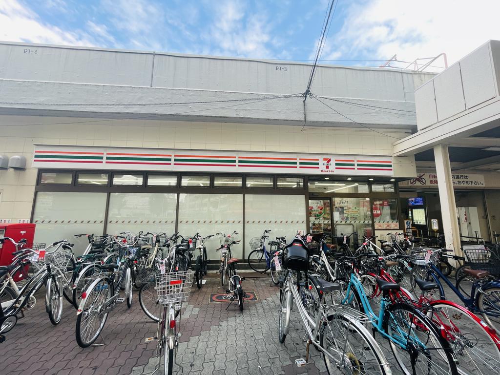 コンビニ　セブンイレブンJR塚本駅西店（コンビニ）まで172m