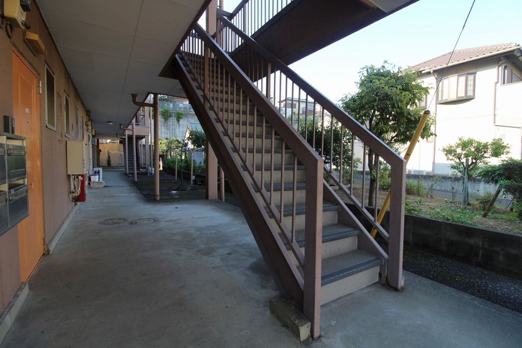 エントランス　階段