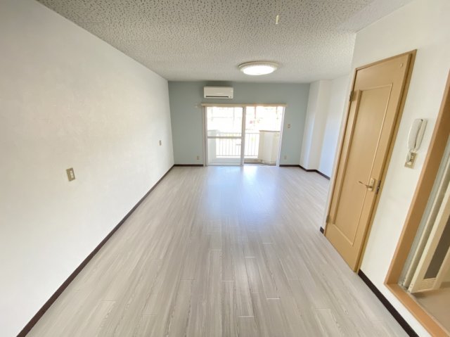 居室・リビング　こちらのリビングで趣味の時間をお楽しみください