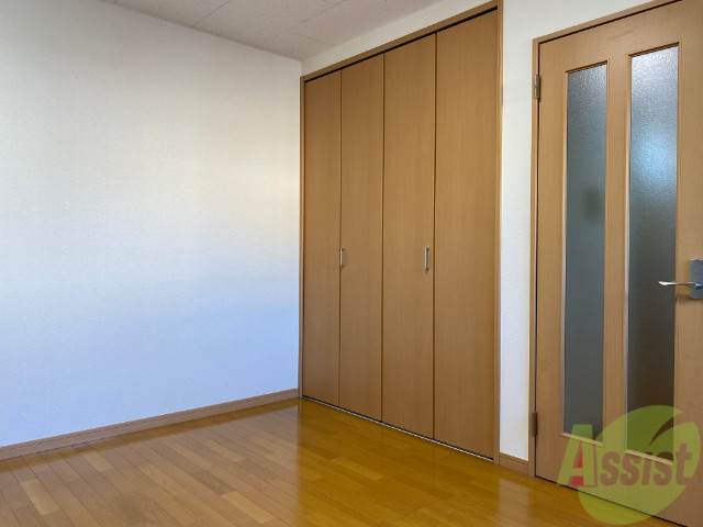 その他部屋・スペース　ベッド置いても、十分な広さがございますね。