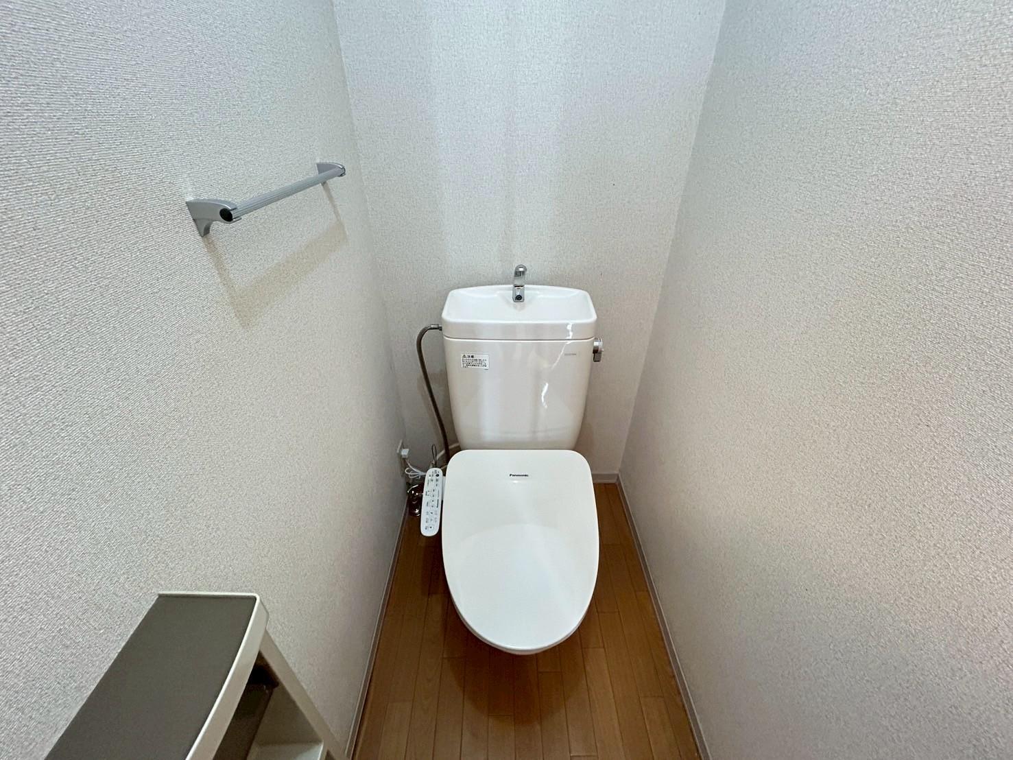 トイレ　温水洗浄暖房便座付トイレ