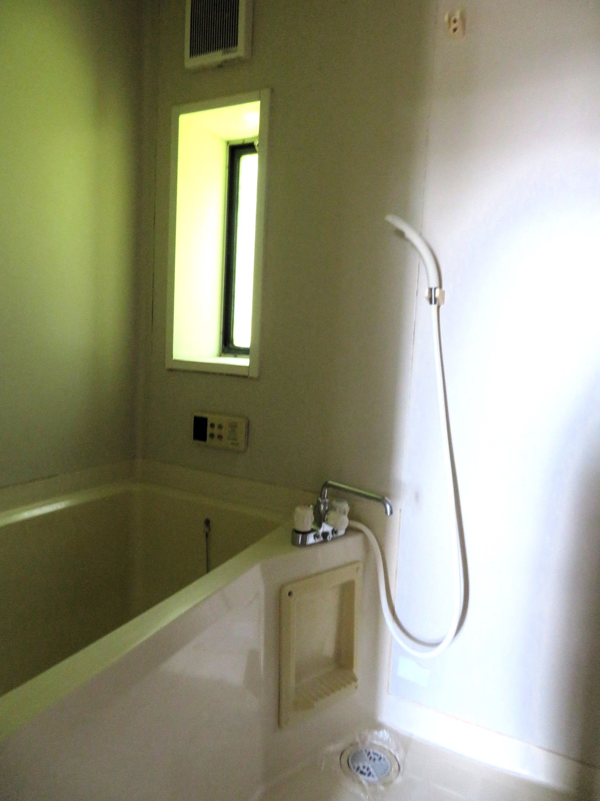 バス・シャワールーム　窓があり換気できますね