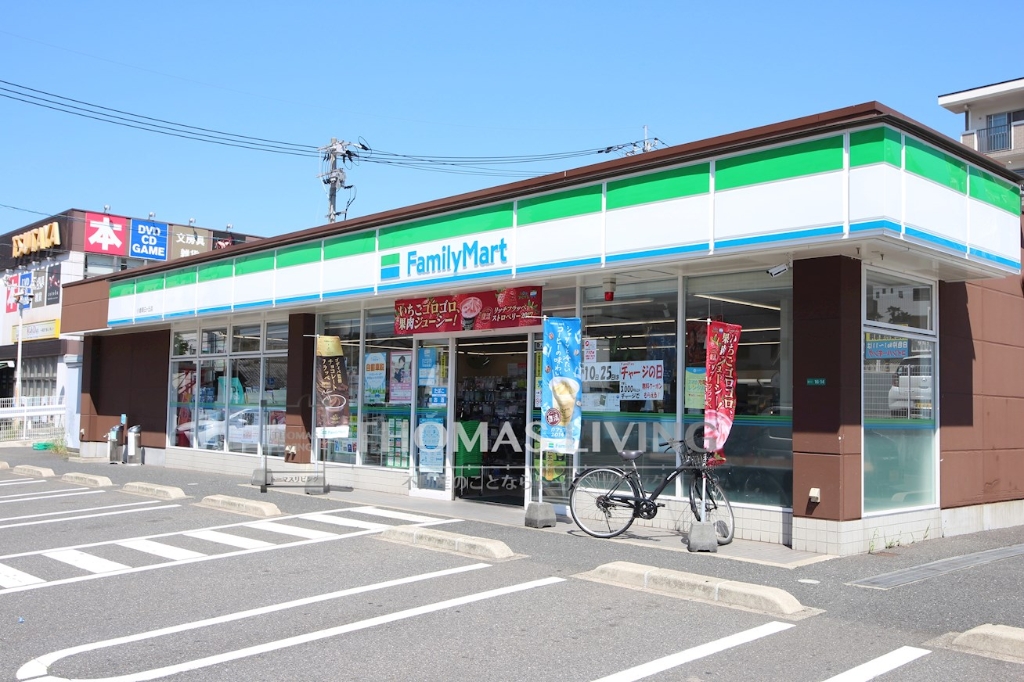 コンビニ　ファミリーマート 小倉朝日ヶ丘店（コンビニ）まで588m