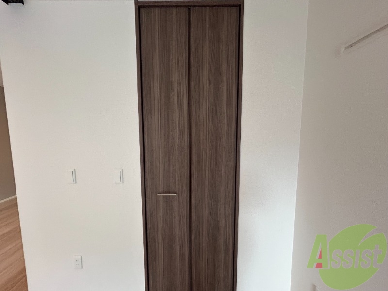 収納　収納はこちらのクローゼットをお使いください。