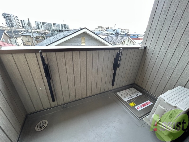 バルコニー　バルコニーがあるので洗濯物は外に干せそうですね～