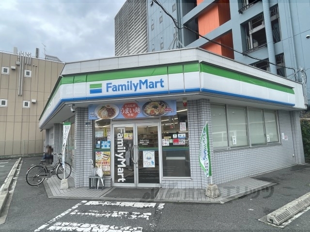 コンビニ　ファミリーマート長田東二丁目店（コンビニ）まで700m