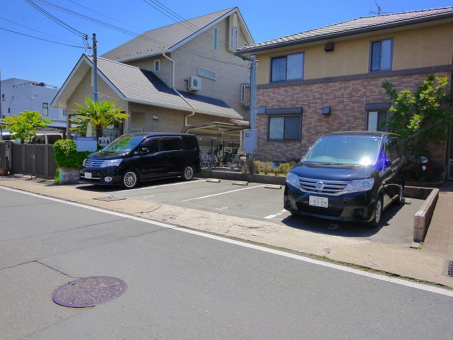 駐車場　駐車場に車を止められます