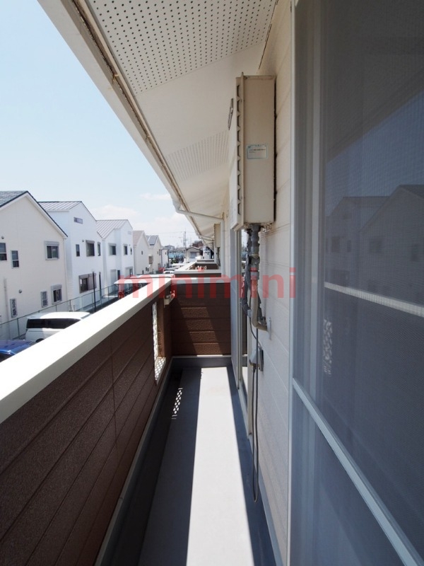 バルコニー　画像は２階ベランダ