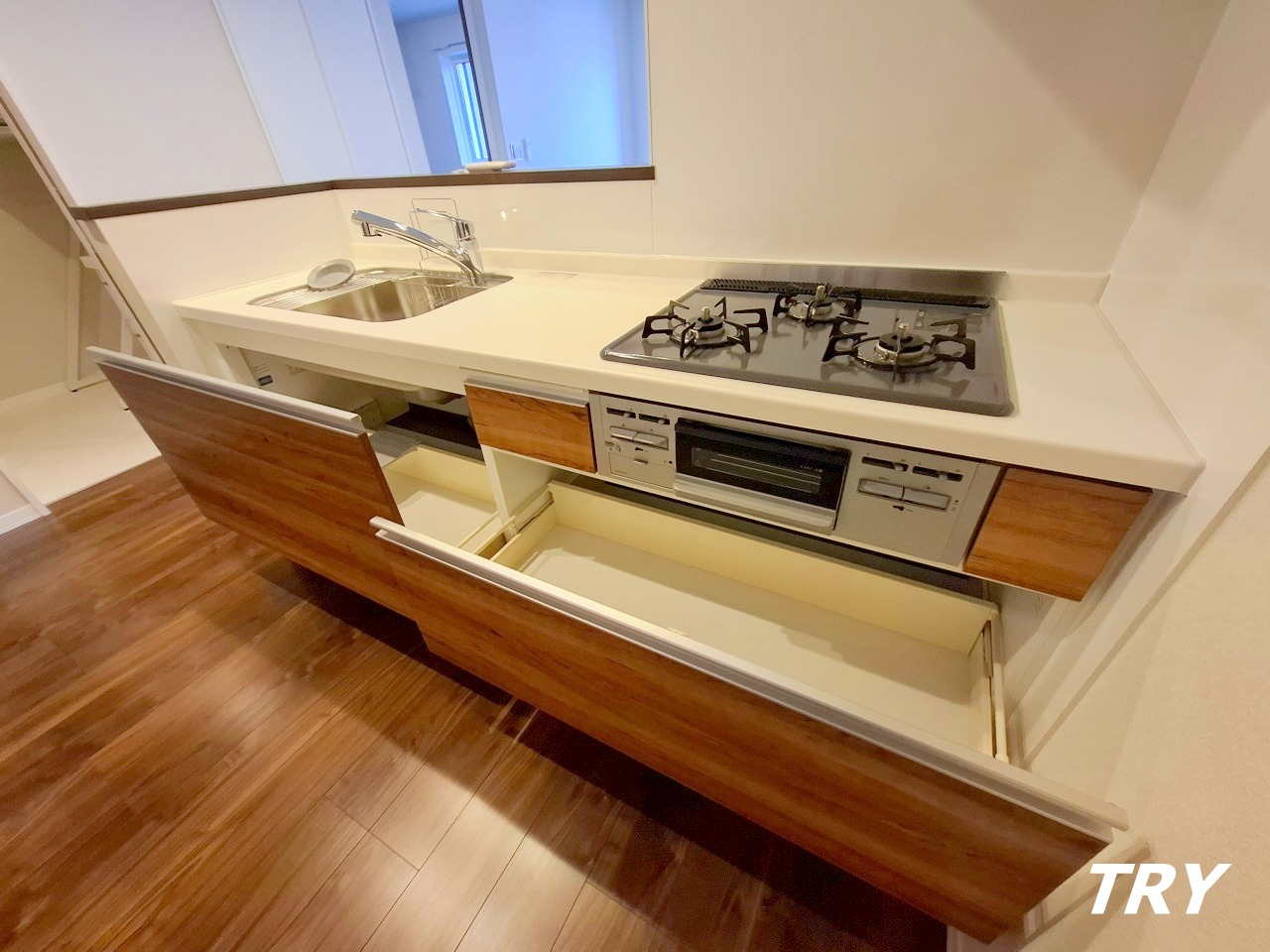 キッチン　３口コンロのシステムキッチン！