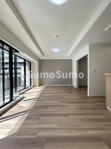 居室・リビング　こちらの居間で趣味の時間をお楽しみください