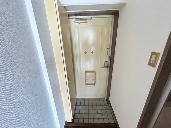 玄関　※別部屋の写真です