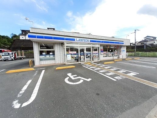 コンビニ　ローソン 佐川町東店（コンビニ）まで3000m