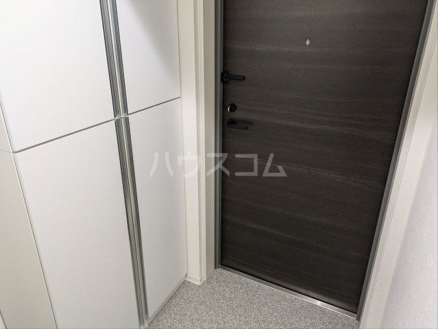 Alivis船橋Eastの玄関写真